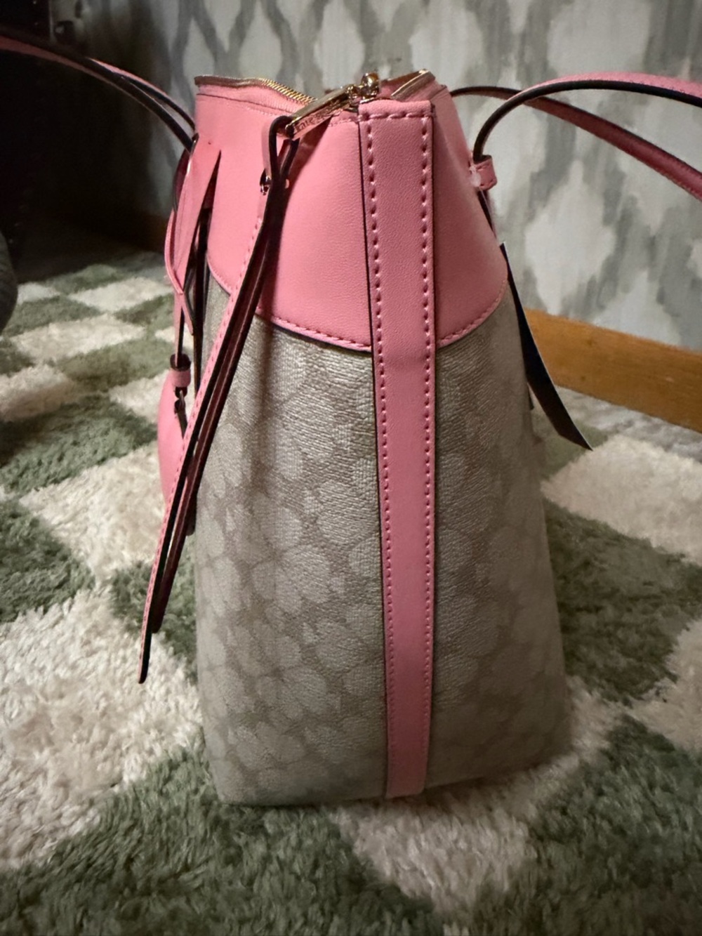 Kate Spade ♠️ Flower Tote with Leather Heart Charm - Picture 7 of 16